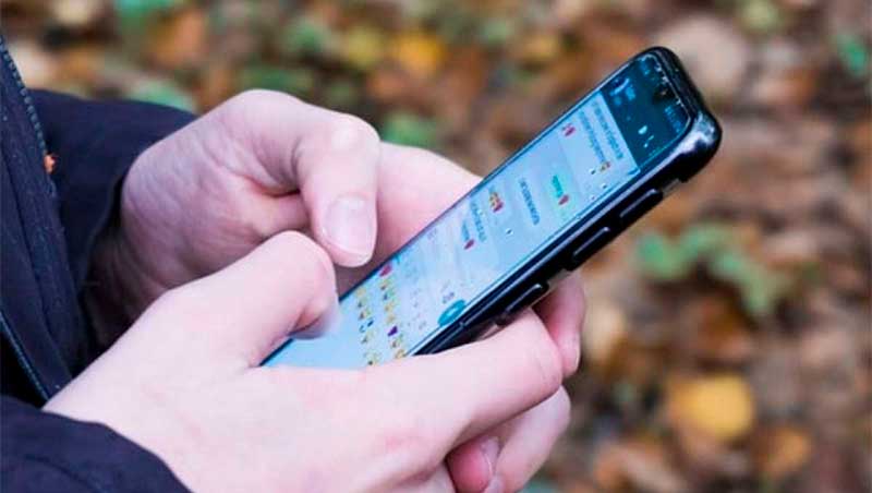 Modo Avión en las aulas: El drástico plan para desconectar a los estudiantes