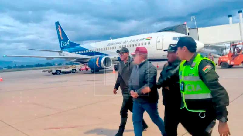 Excomandante Zúñiga está en La Paz y fue trasladado a instalaciones de la Felcc