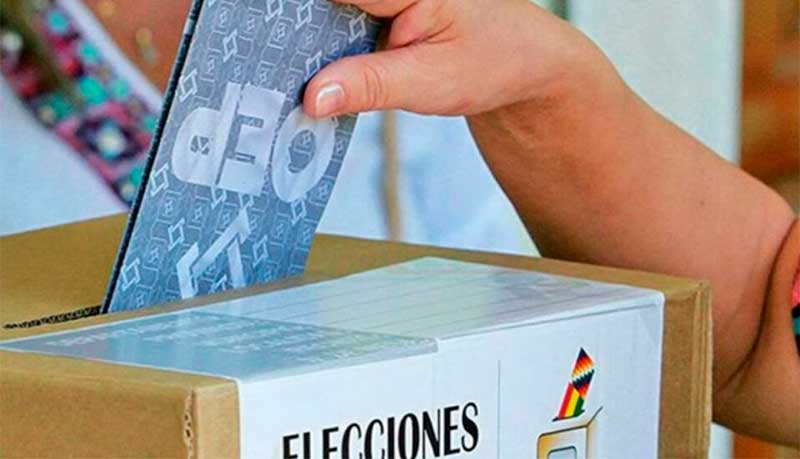 Bolivia define su destino local con 7.4 millones de votos