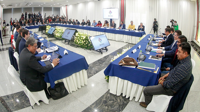 Gobierno y empresarios analizan propuestas de solución a la crisis ...