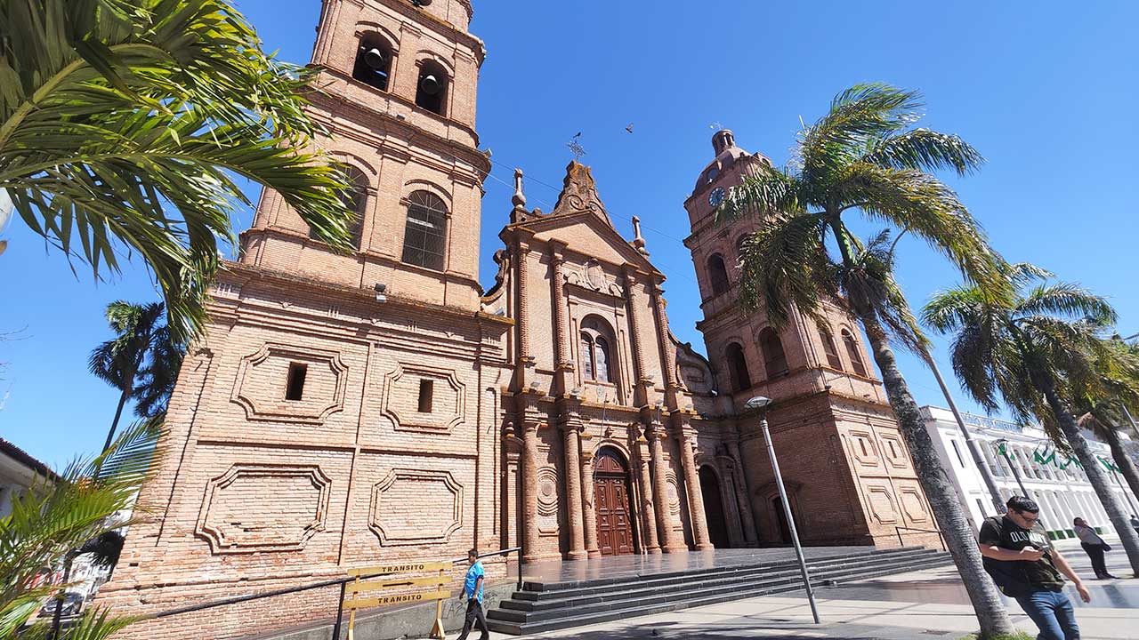 El centinela de ladrillo que custodia la historia cruceña