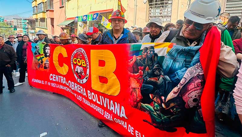 Sindicatos exigen anular orden de aprehensión para sentarse a negociar