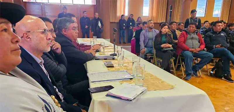 El diálogo político encalla en la impunidad mientras los bloqueos mantienen bajo asfixia al país