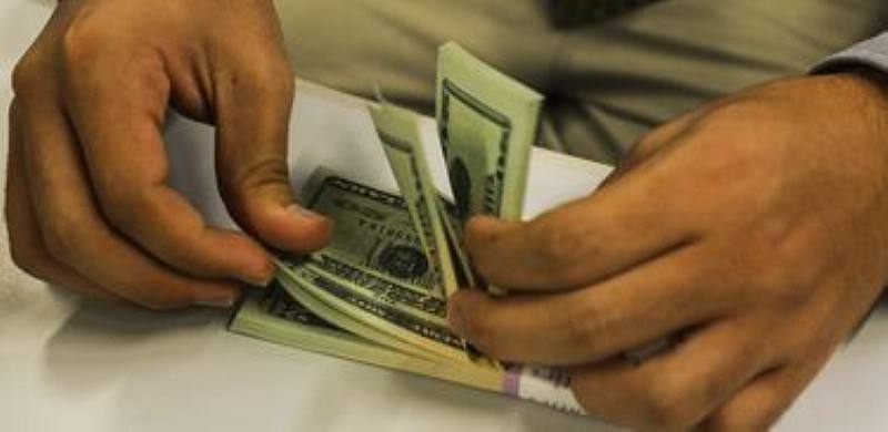 El dólar oficial vale Bs 9,73 sólo hasta las 20 horas de este lunes