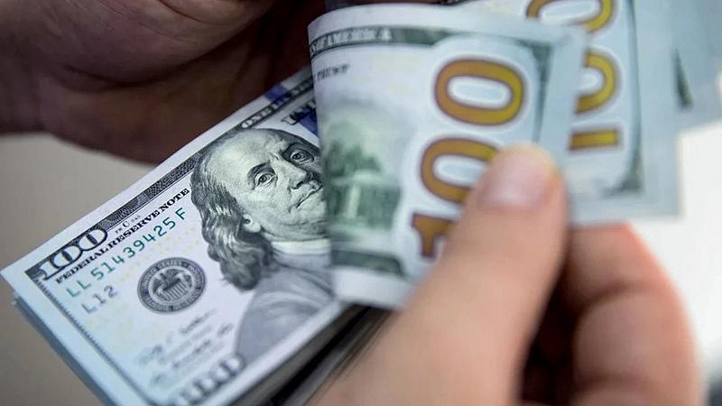 El dólar oficial vale Bs 9,73 sólo hasta las 20 horas de este lunes