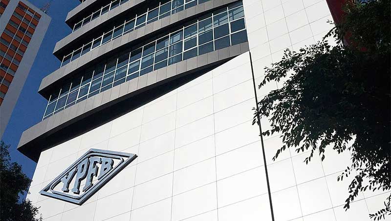 Confiscan bienes de 10 funcionarios de YPFB por el caso Botrading