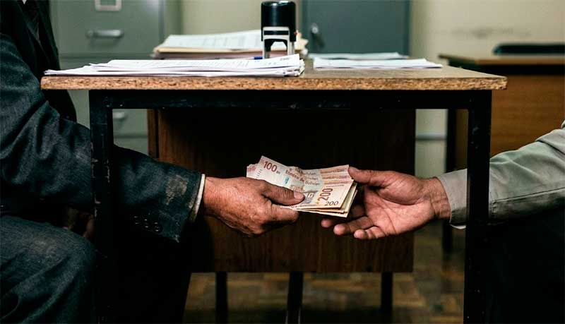 Fin al negocio del corrupto: un candado legal fulmina la coima en los trámites